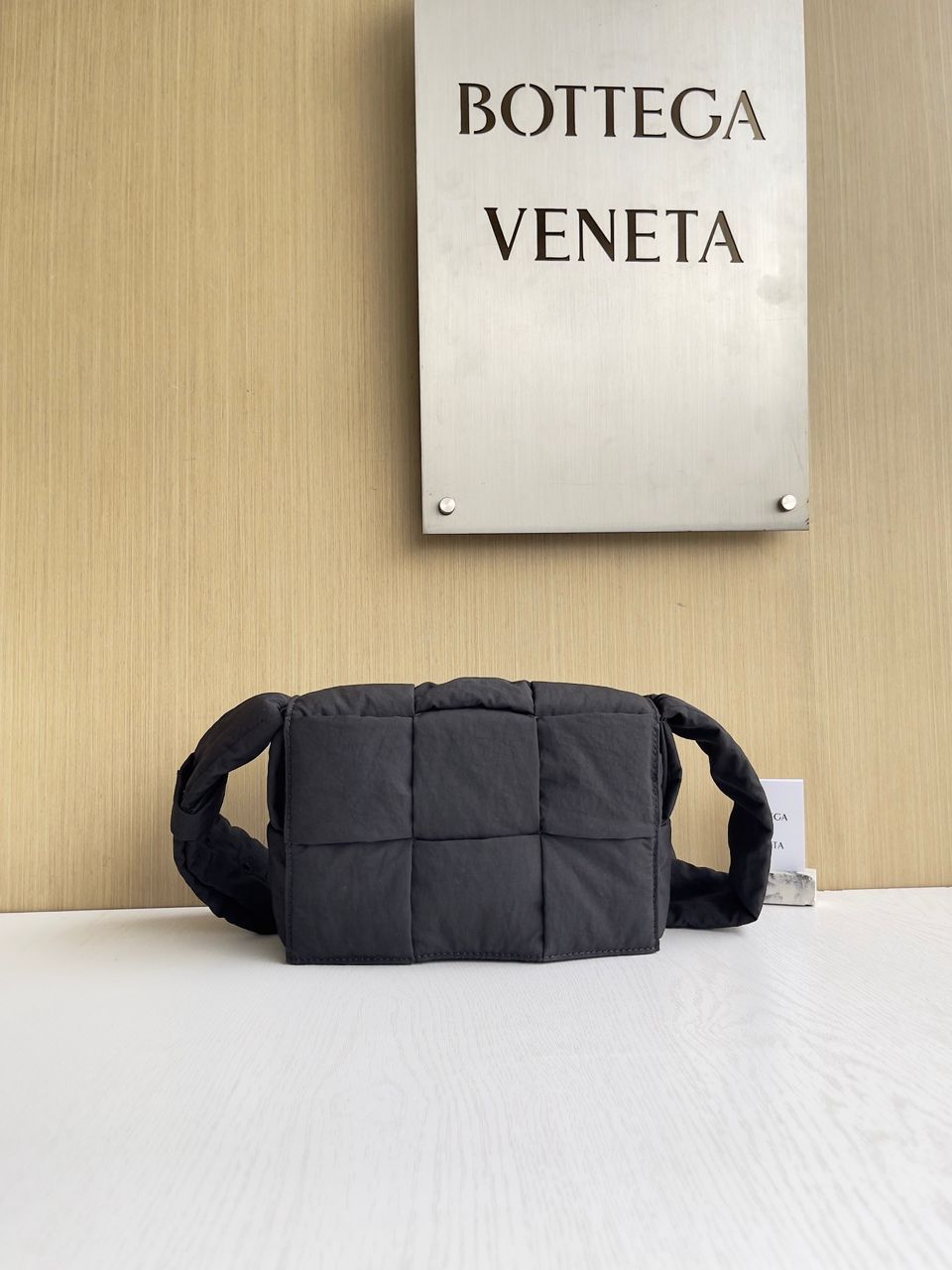 c1b41700-f1ad-416d-a1d2-ec3b3262e31c Bottega Veneta bag - Image 1