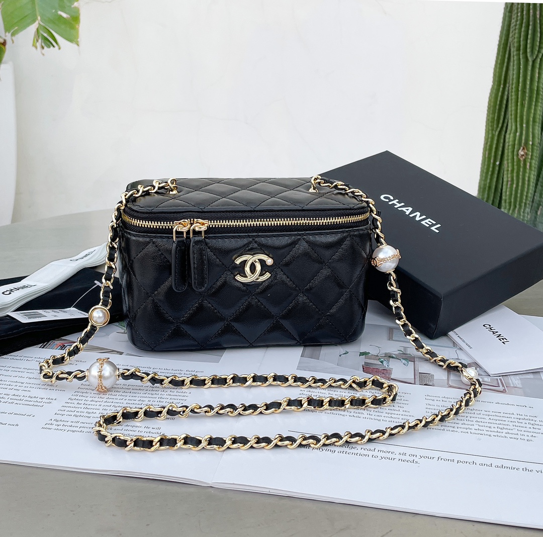 wsxc1760339780102_0 Chanel bag - Image 1