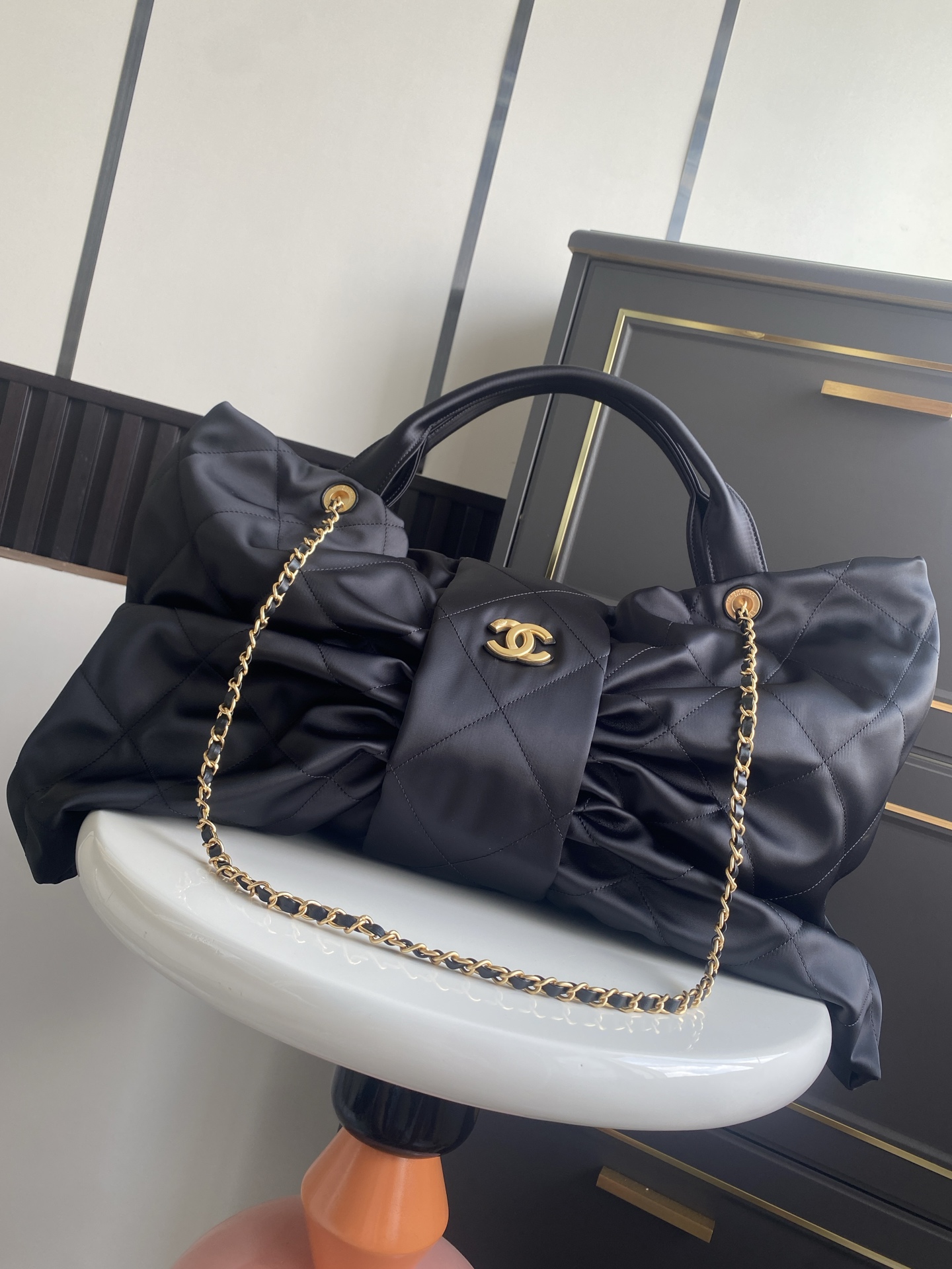 wsxc1760414078976_0 Chanel bag - Image 1
