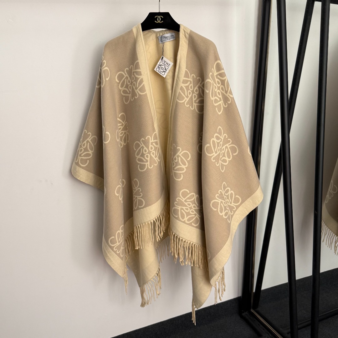wsxc1760502414345_0 LOEWE shawl - Image 1