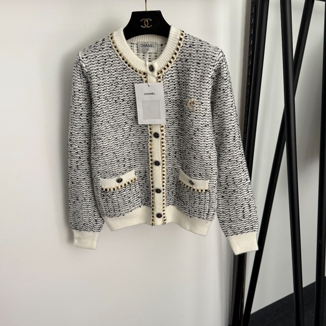 wsxc1760603145347_0 Chanel cardigan - Image 1