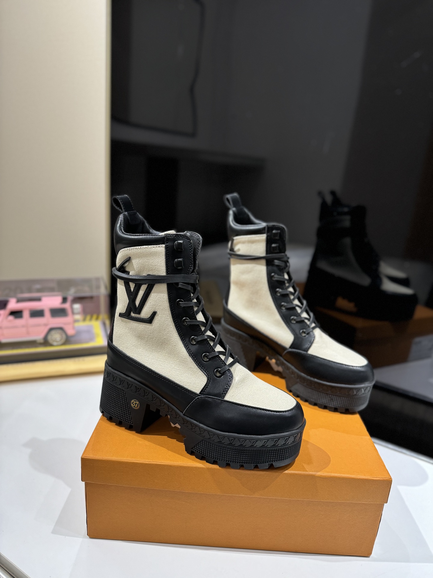 wsxc1761232387803_0 Louis Vuitton Fashion Boots - Image 1