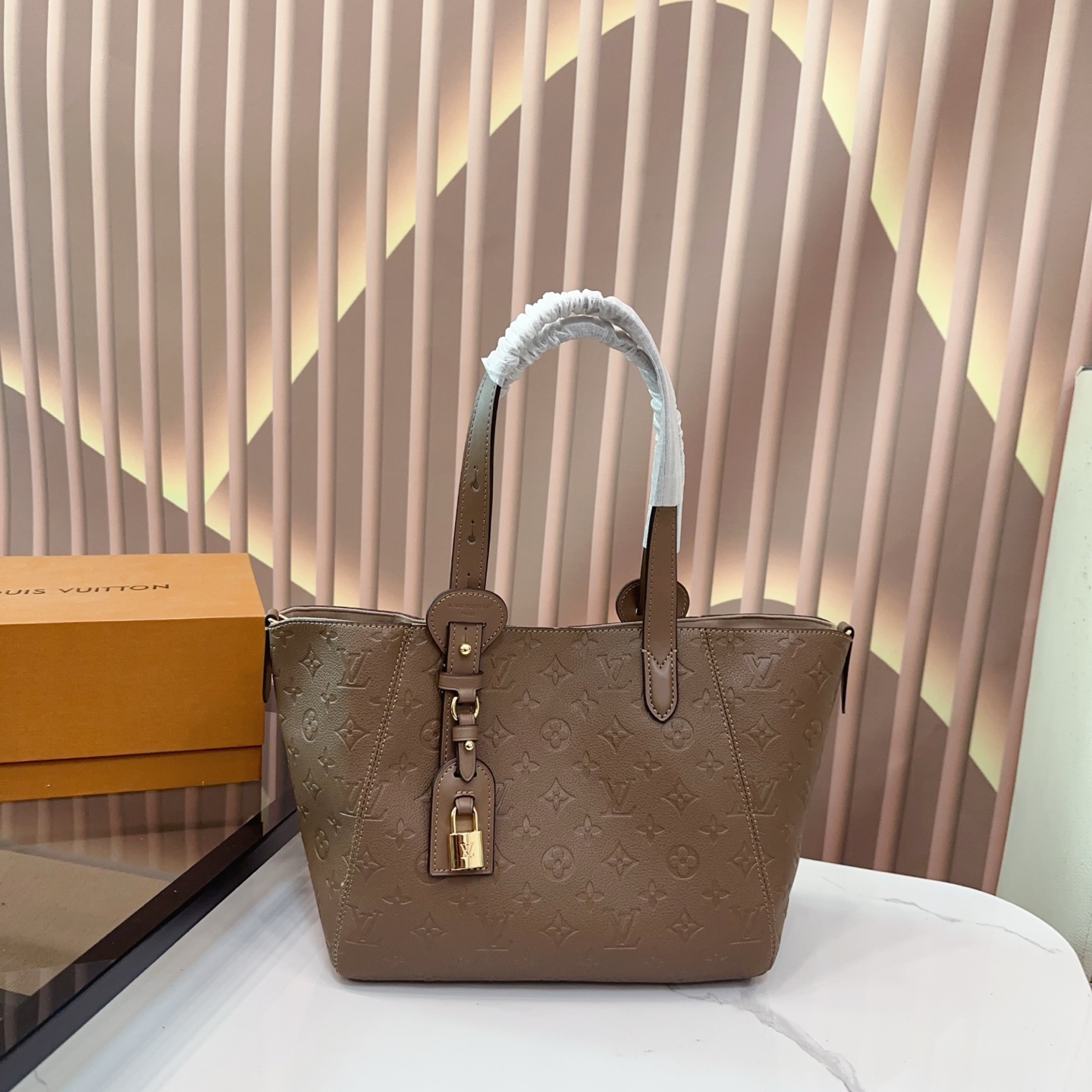 wsxc1761418440069_0 Louis Vuitton Fashion Bag - Image 1