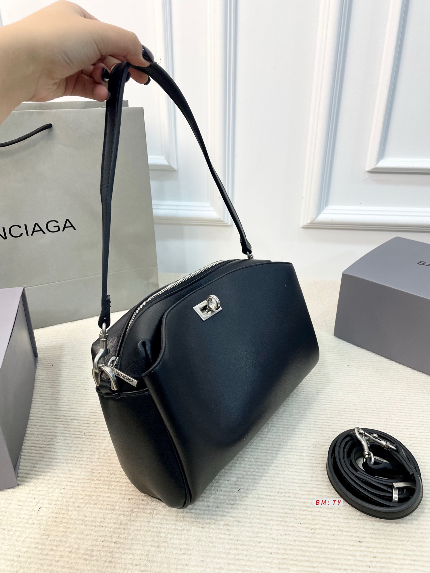 wsxc1761766810360_0 Balenciaga Fashion Bag - Image 1