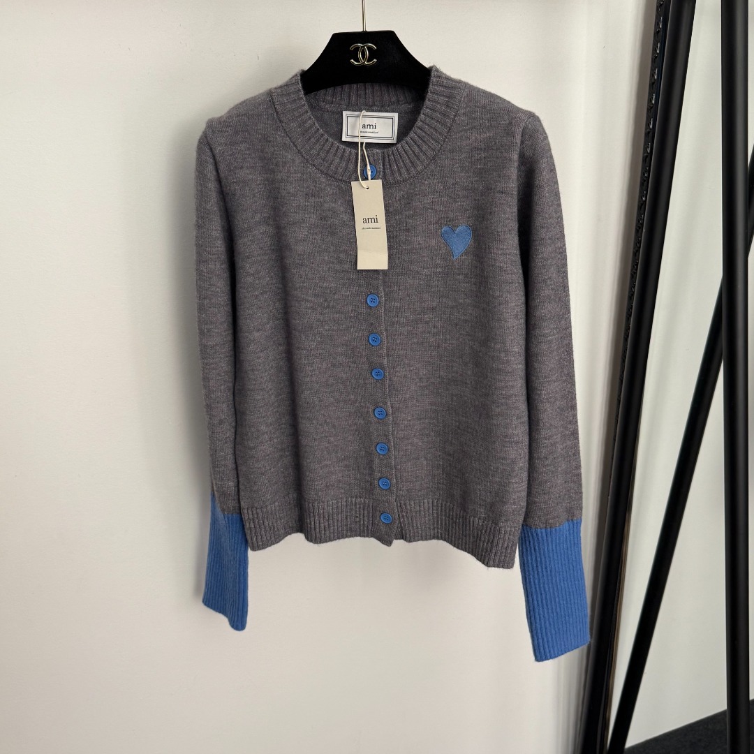 o_1j7bgvk4bm005c6jgu4hn1ikm0 AMI sweater - Image 1