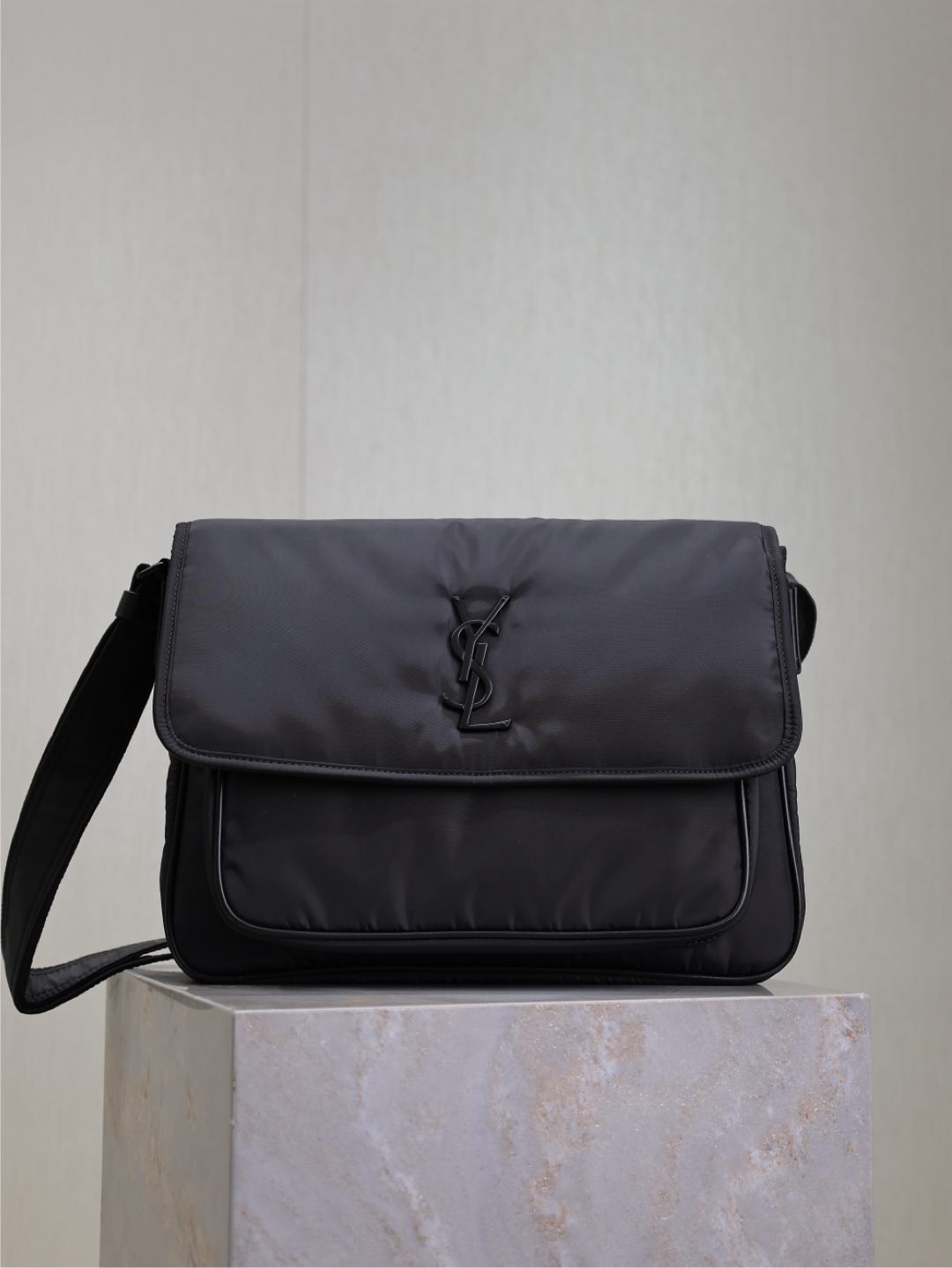 wsxc1762059131090_0 Saint Laurent Fashion Bag - Image 1