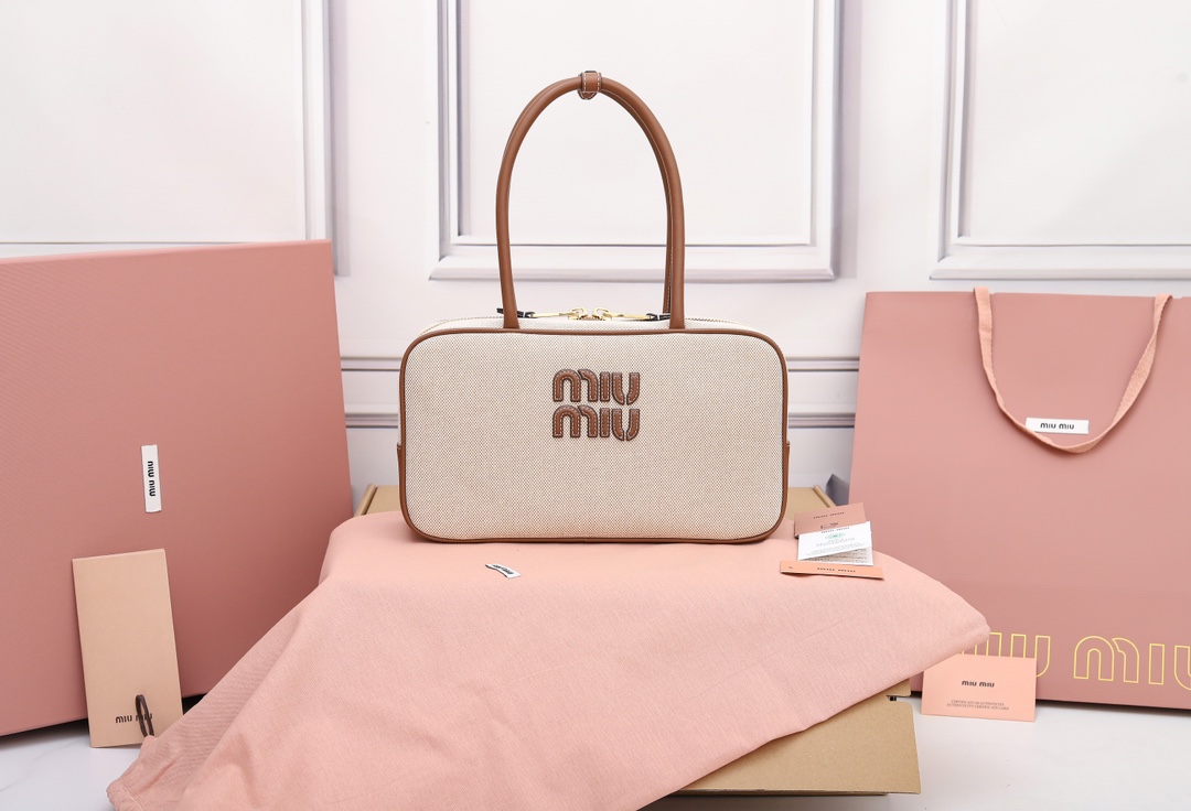 wsxc1762650846527_0 MIU MIU Fashion Bag - Image 1
