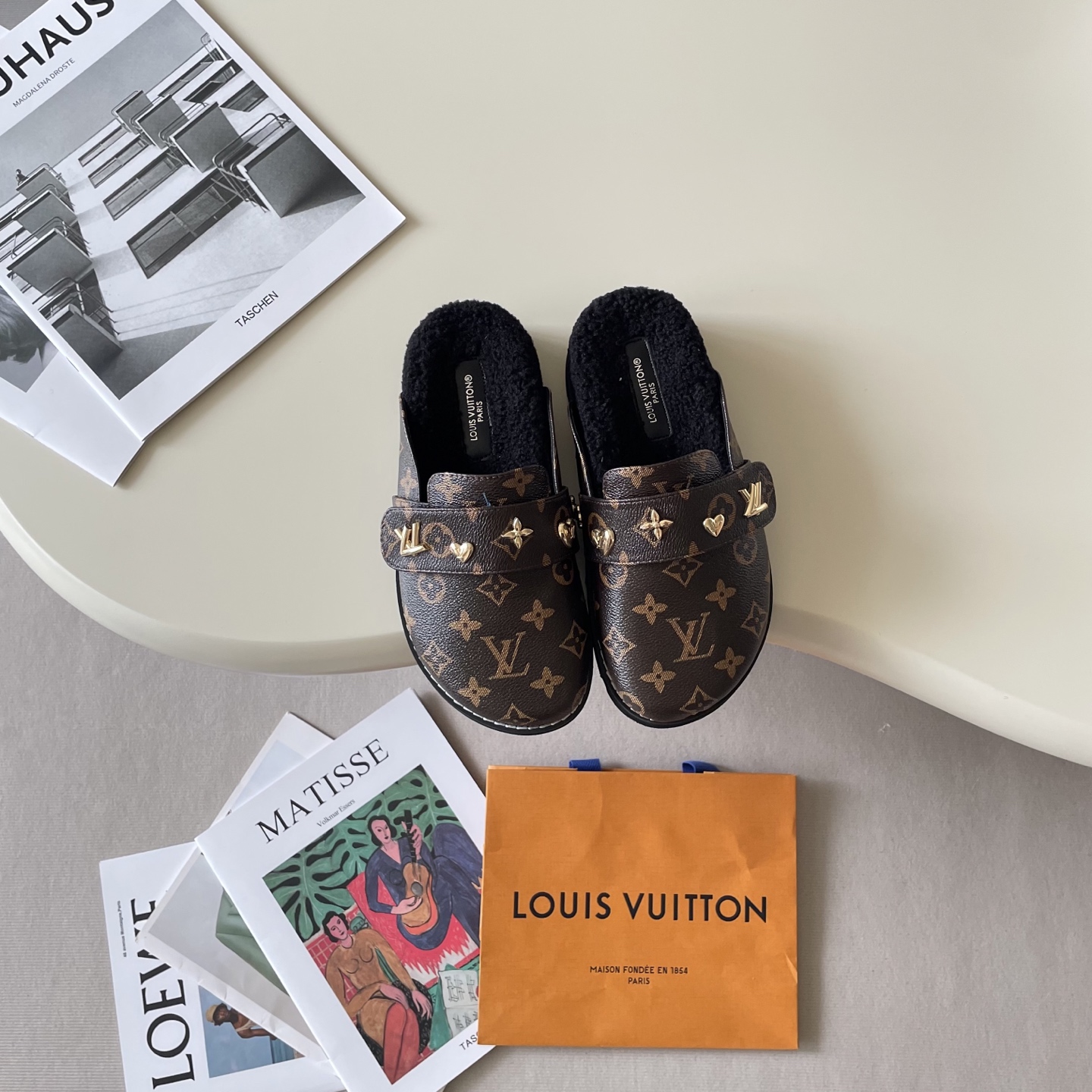 wsxc1762753158919_0 LV Fashion Slippers - Image 1