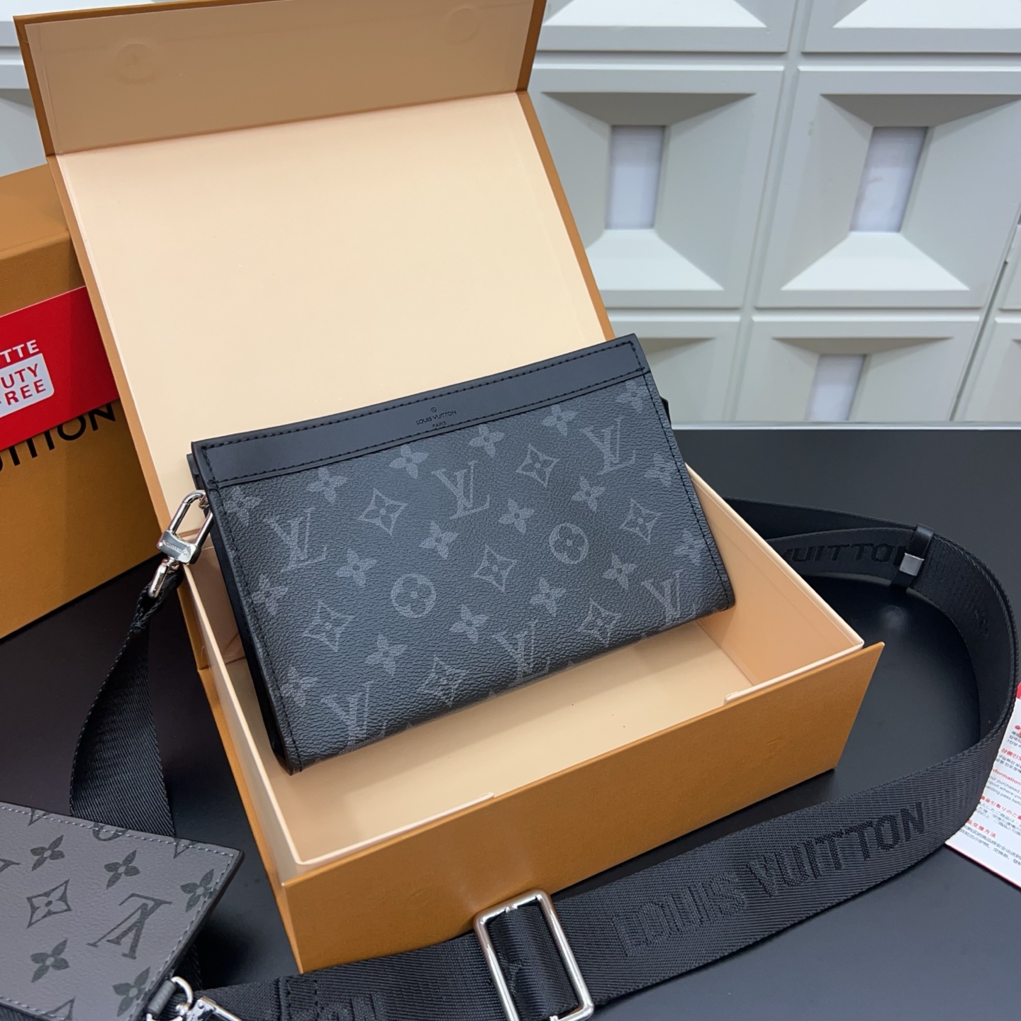 wsxc1762951568937_0 Louis Vuitton Fashion Bag - Image 1