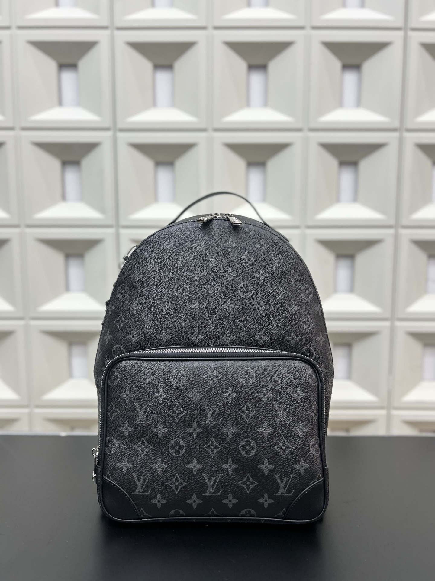 wsxc1762952173555_0 Louis Vuitton Fashion Backpack - Image 1