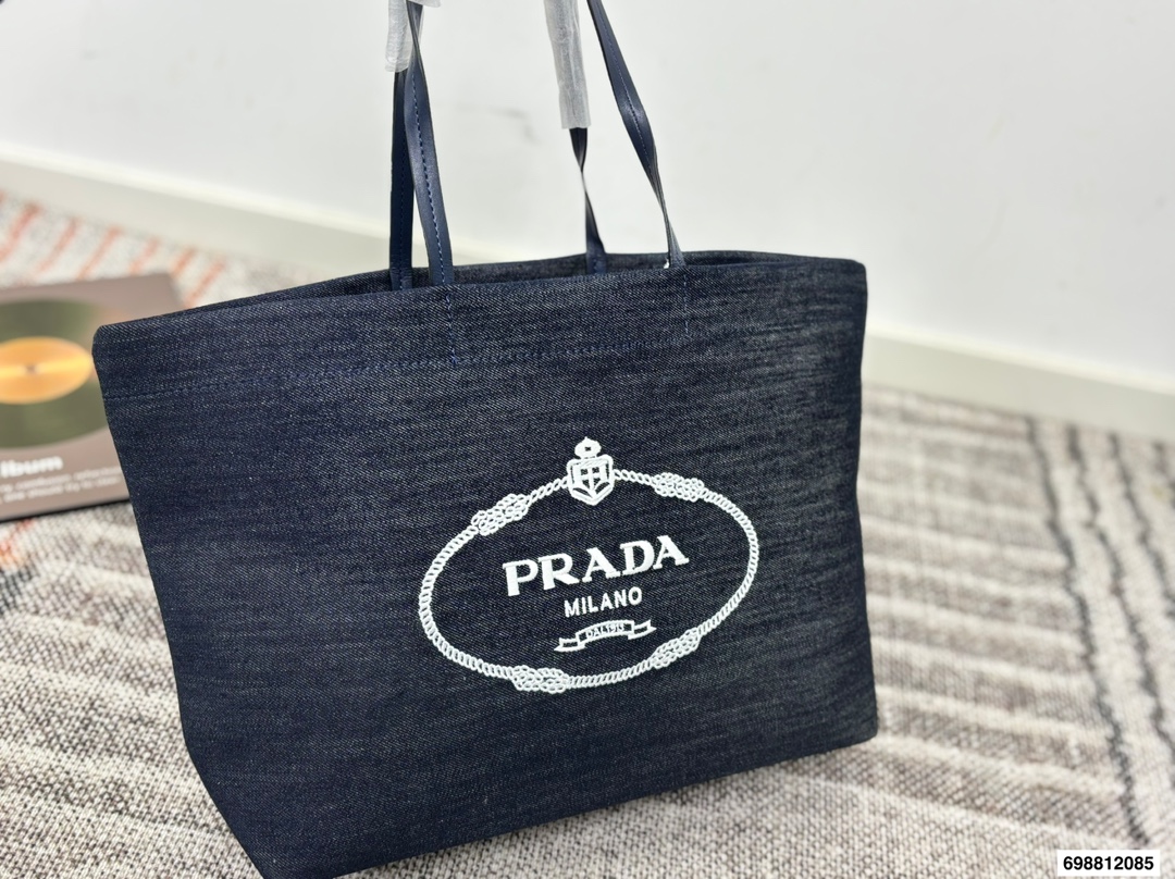 wsxc1764517787892_0 Prada Fashion Bag - Image 1