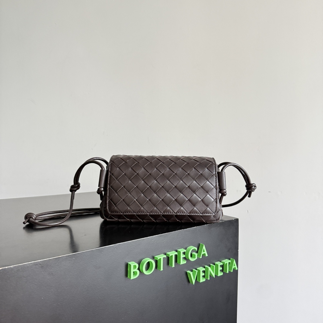 cmp_i1765444951179_4677_0_0 Bottega Veneta bag - Image 1