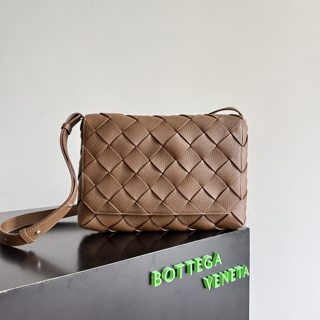 cmp_i1765445036582_1824_0_0 Bottega Veneta bag - Image 1