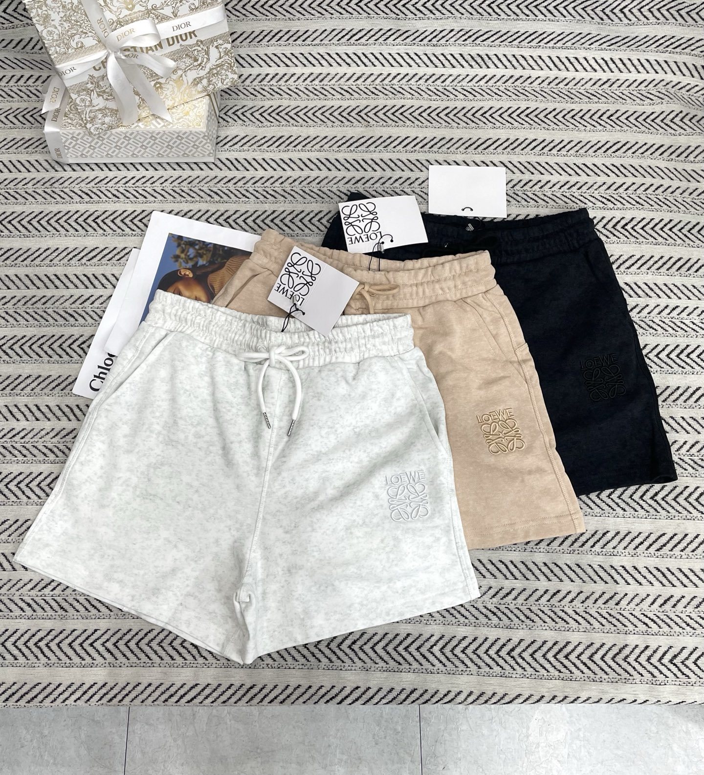 a1aa04b6 LOEWE shorts - Image 1