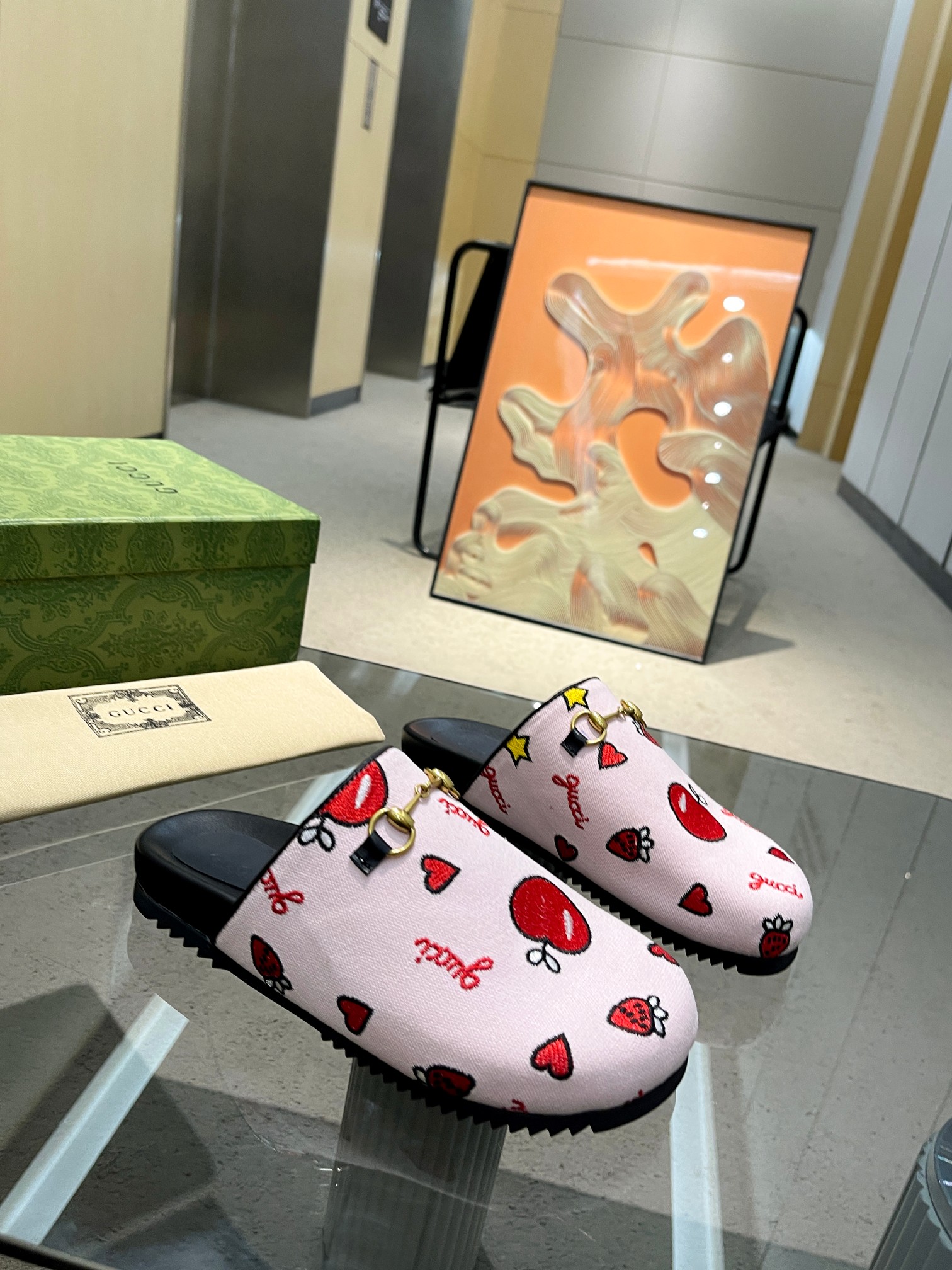 wsxc1773940865820_0 Gucci Fashion Slippers - Image 1
