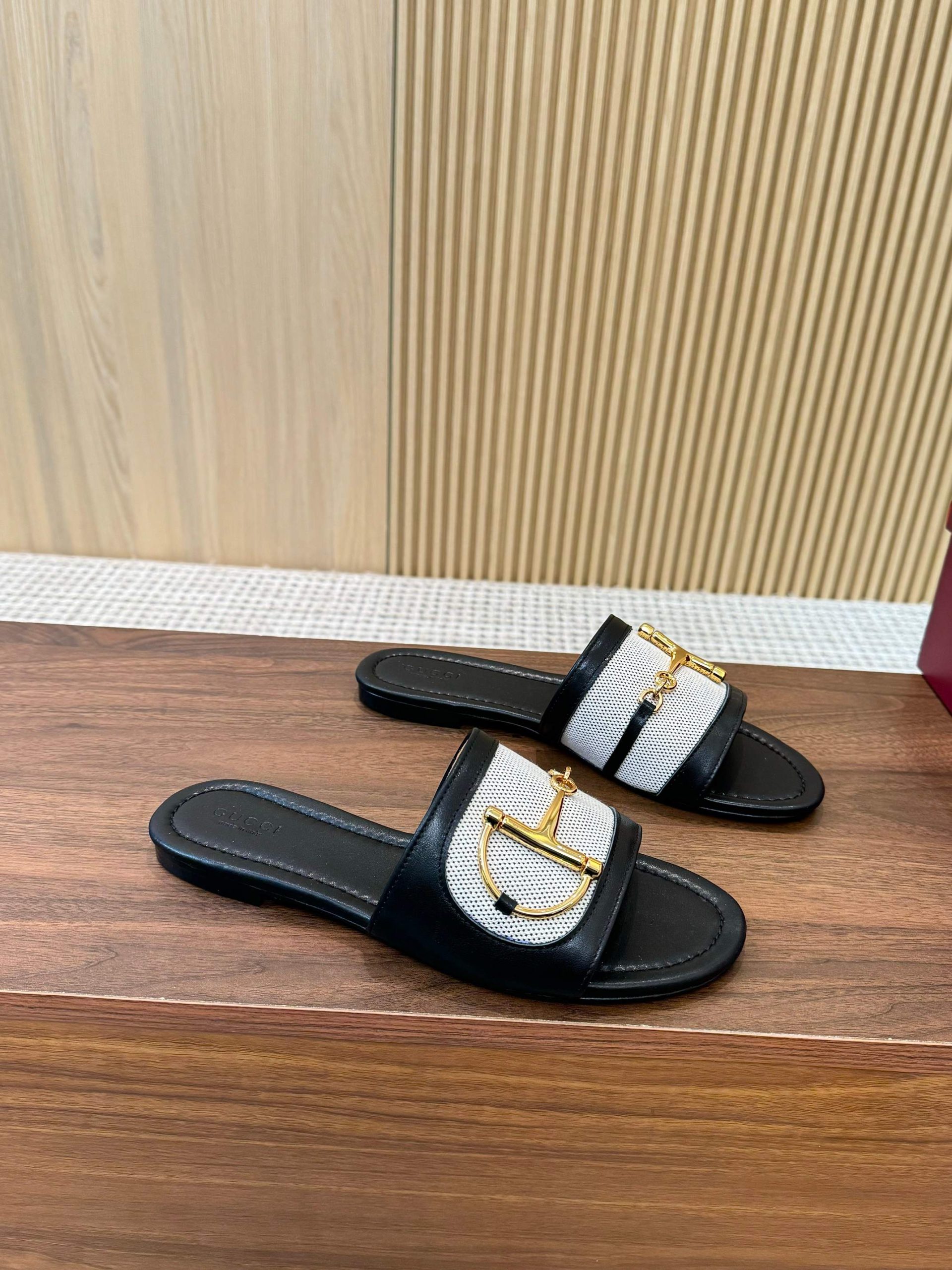 wsxc1774457399742_0 Gucci Fashion Slippers - Image 1