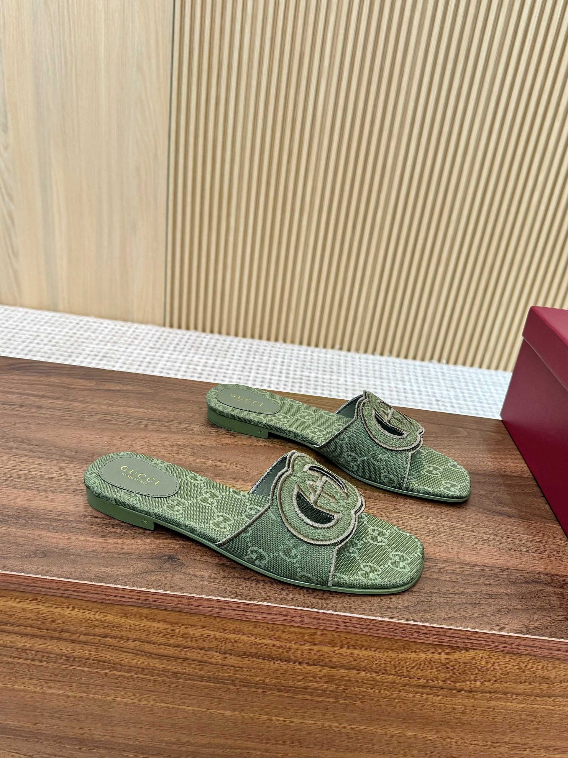 wsxc1774458247224_0 Gucci Fashion Slippers - Image 1