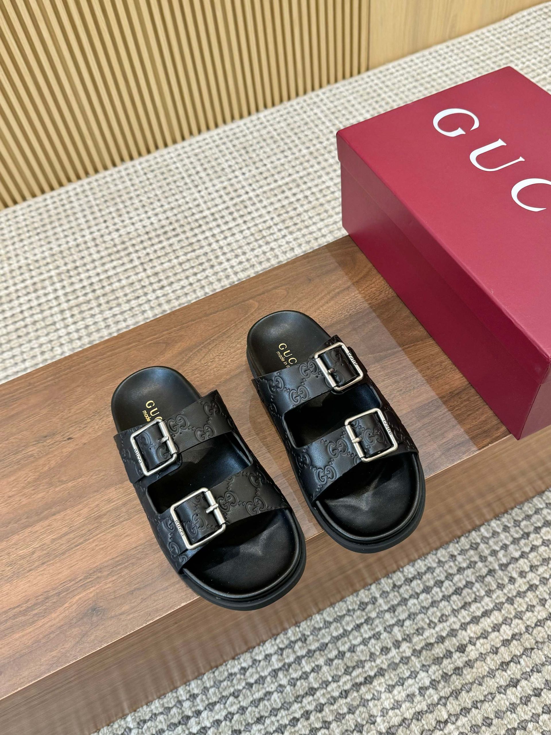 wsxc1774459525220_0 Gucci Fashion Slippers - Image 1