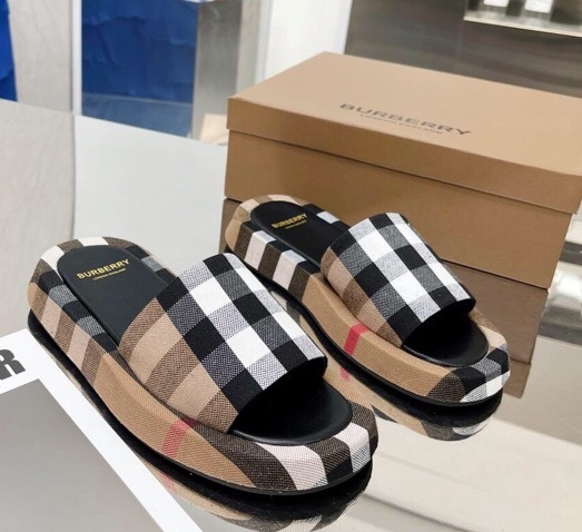 wsxc1774545984959_0 Burberry Fashion Slippers - Image 1