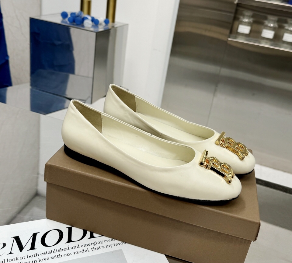 wsxc1774550071660_0 Burberry Fashion Shoes - Image 1