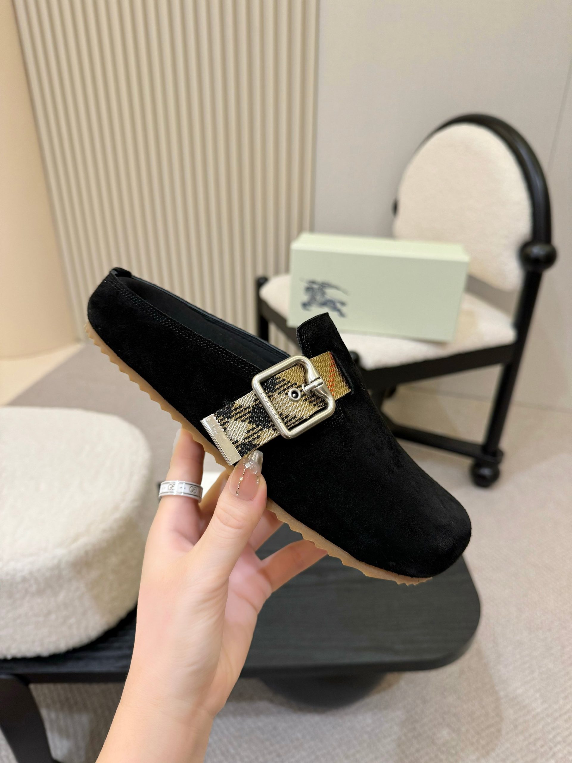 wsxc1774552009834_0 Burberry Fashion Slippers - Image 1