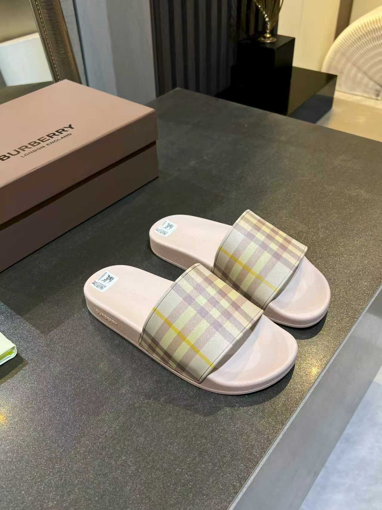 wsxc1774552302034_0 Burberry Fashion Slippers - Image 1