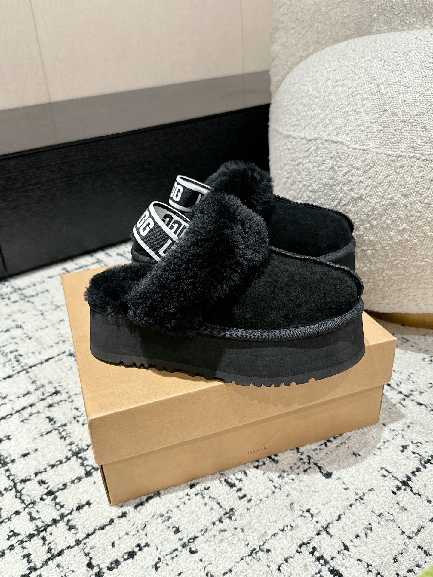 wsxc1774706728484_0 UGG Fashion Slippers - Image 1