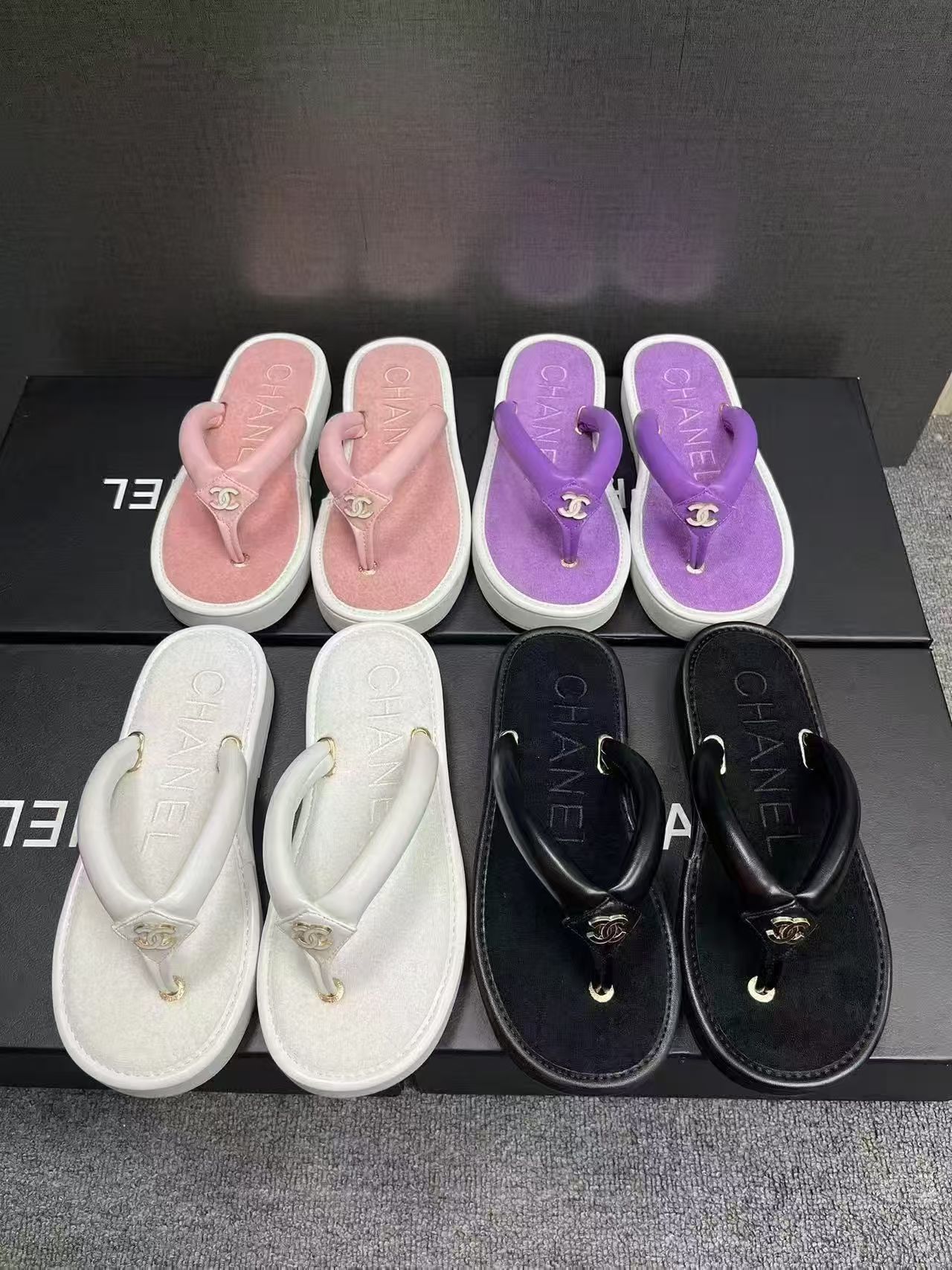 o_1jlqo5gnqbbv1s0c10vh1uin1hig1 Chanel slippers - Image 1