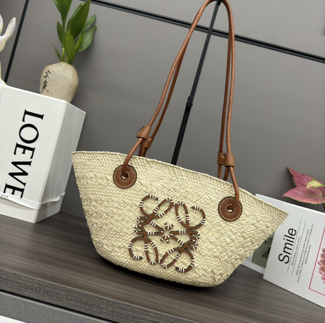 wsxc1775062844718_0 LOEWE Bag - Image 1
