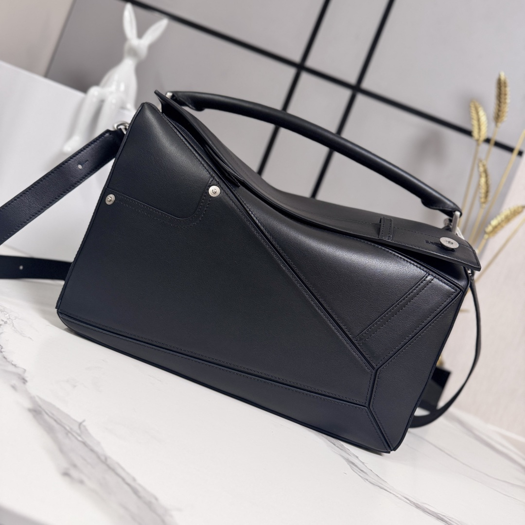 wsxc1775075116327_0 LOEWE Fashion Bag - Image 1