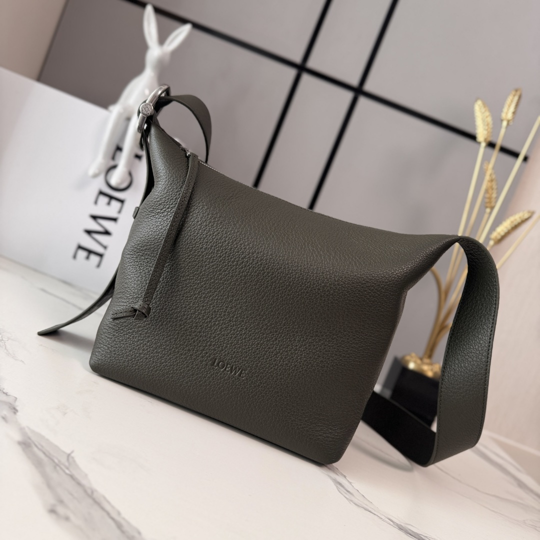 wsxc1775157265095_0 LOEWE Fashion Bag - Image 1