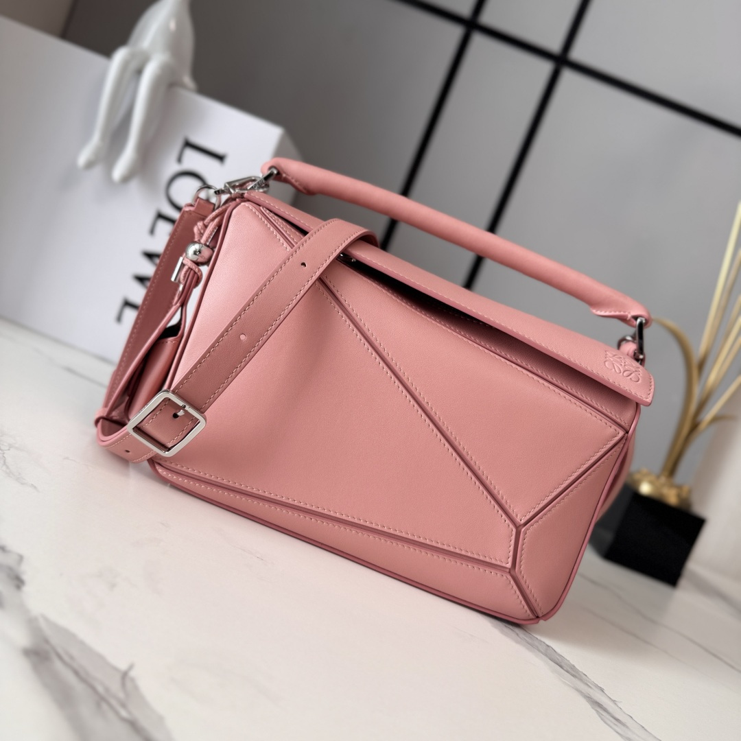wsxc1775159778925_0 LOEWE Fashion Bag - Image 1