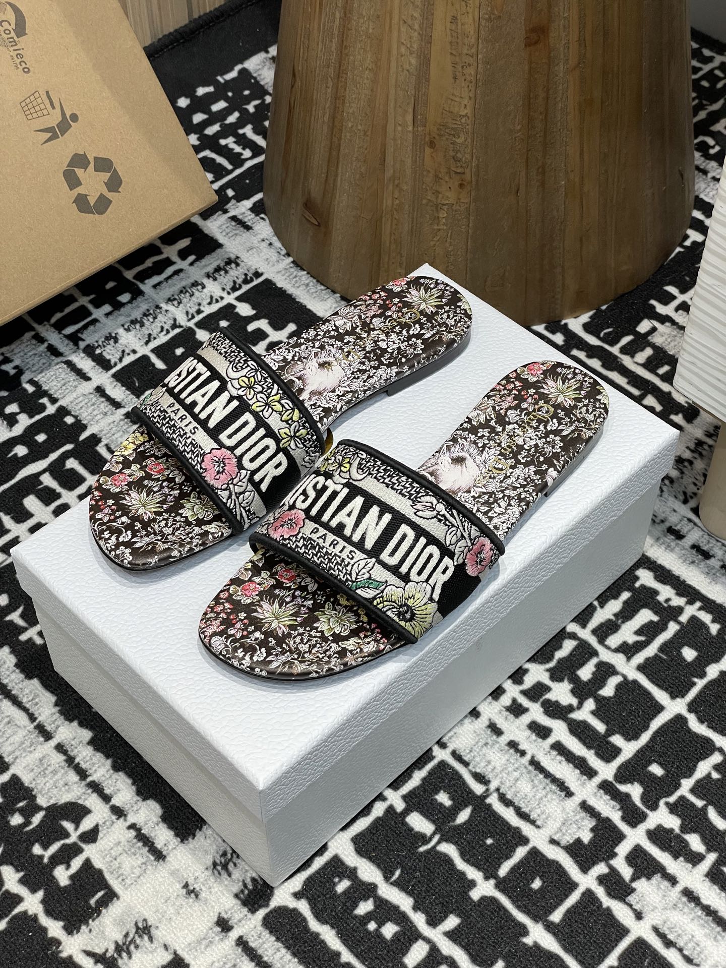 wsxc1775578843064_0 Dior Fashion Slippers - Image 1