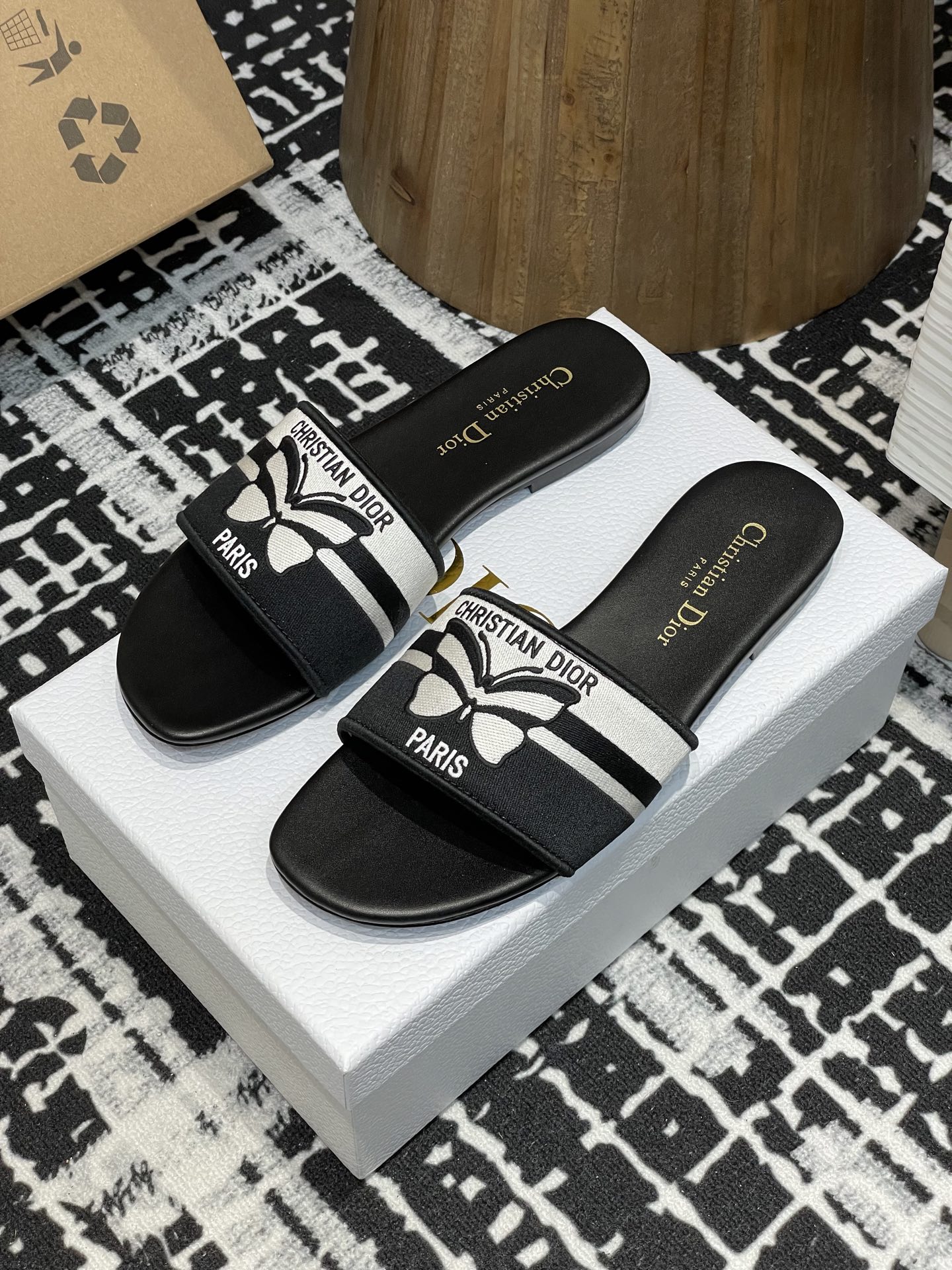 wsxc1775578931520_0 Dior Fashion Slippers - Image 1