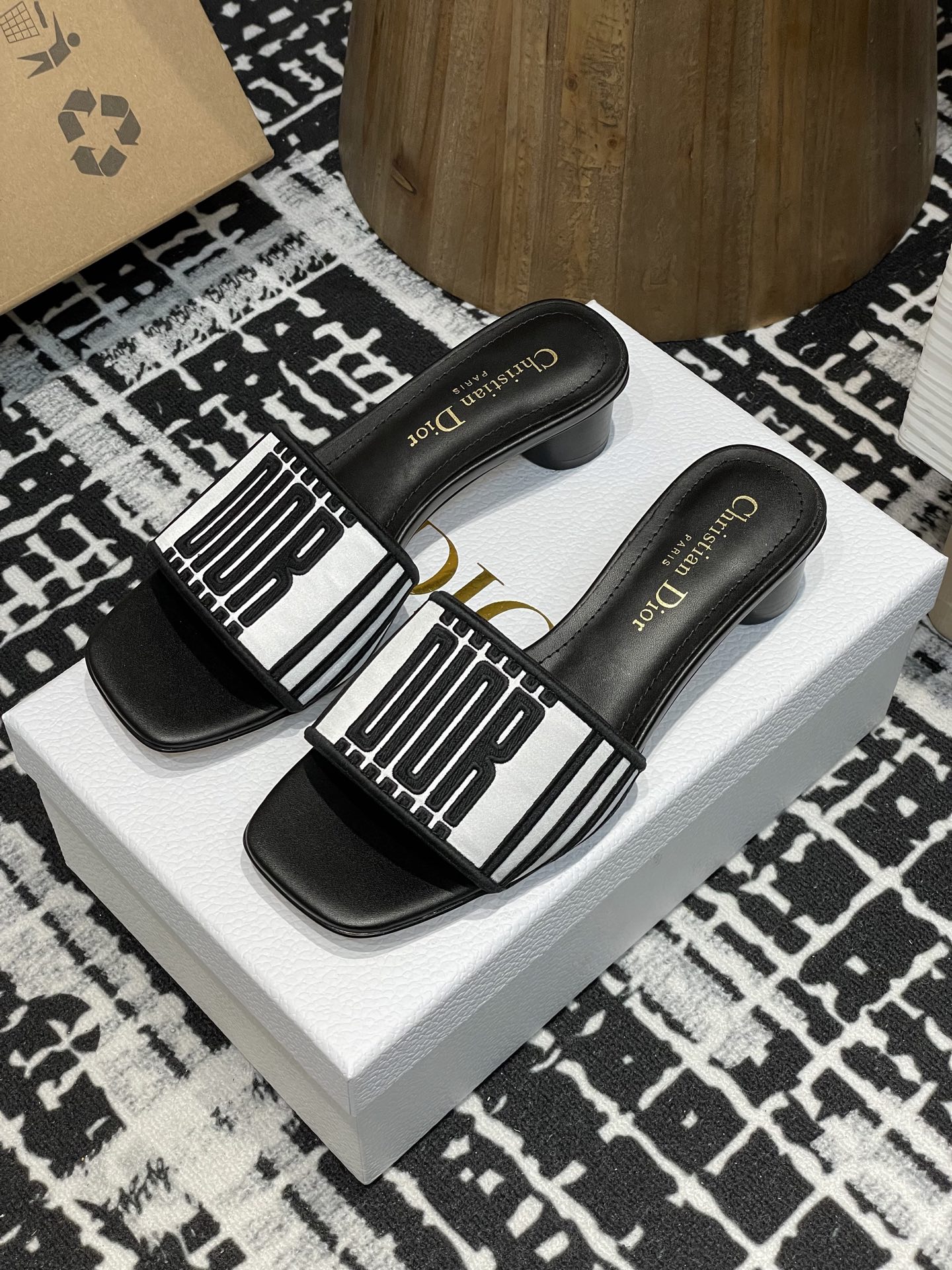 wsxc1775578975940_0 Dior Fashion Slippers - Image 1