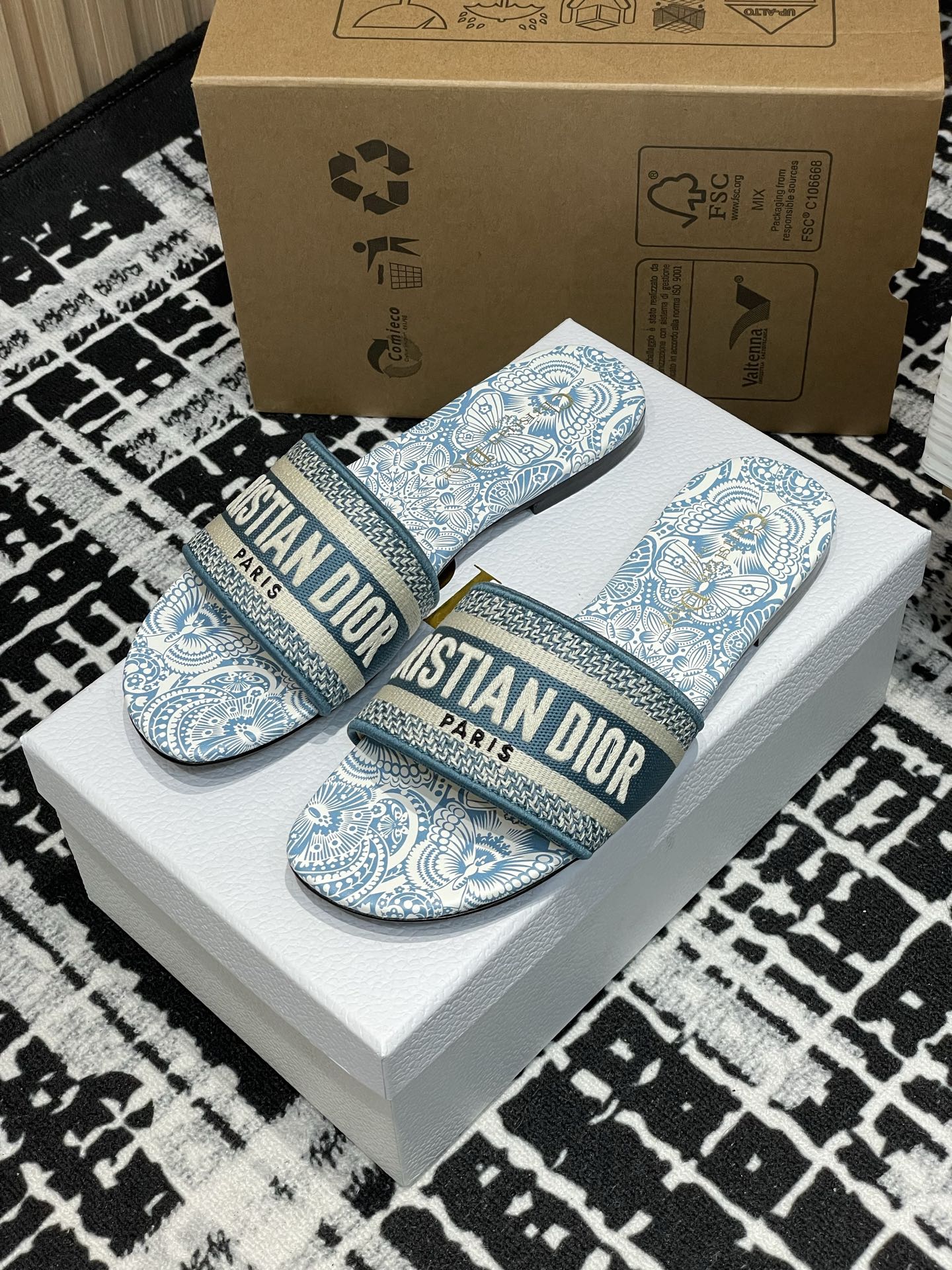 wsxc1775579106912_0 Dior Fashion Slippers - Image 1