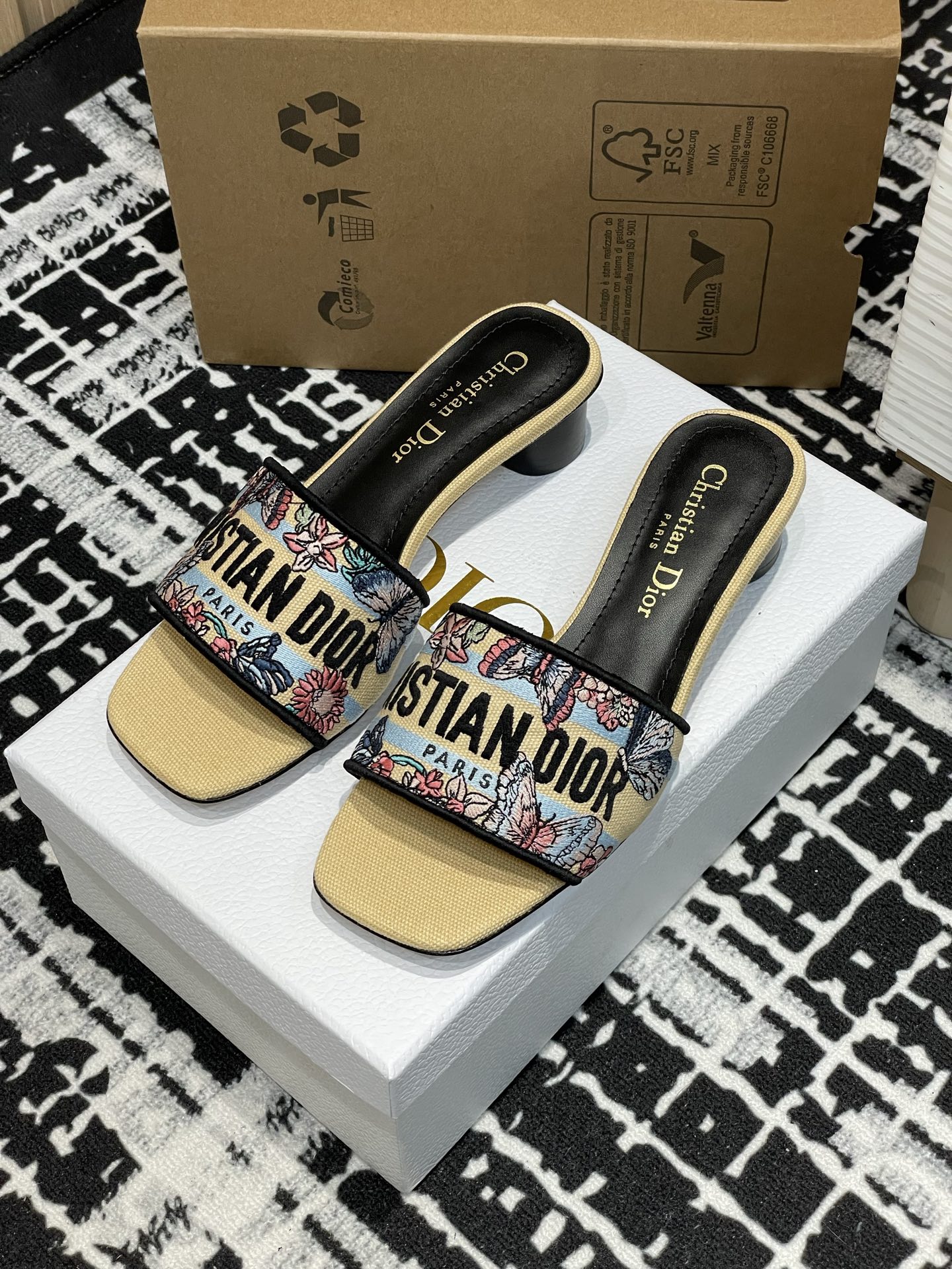 wsxc1775579145052_0 Dior Fashion Slippers - Image 1