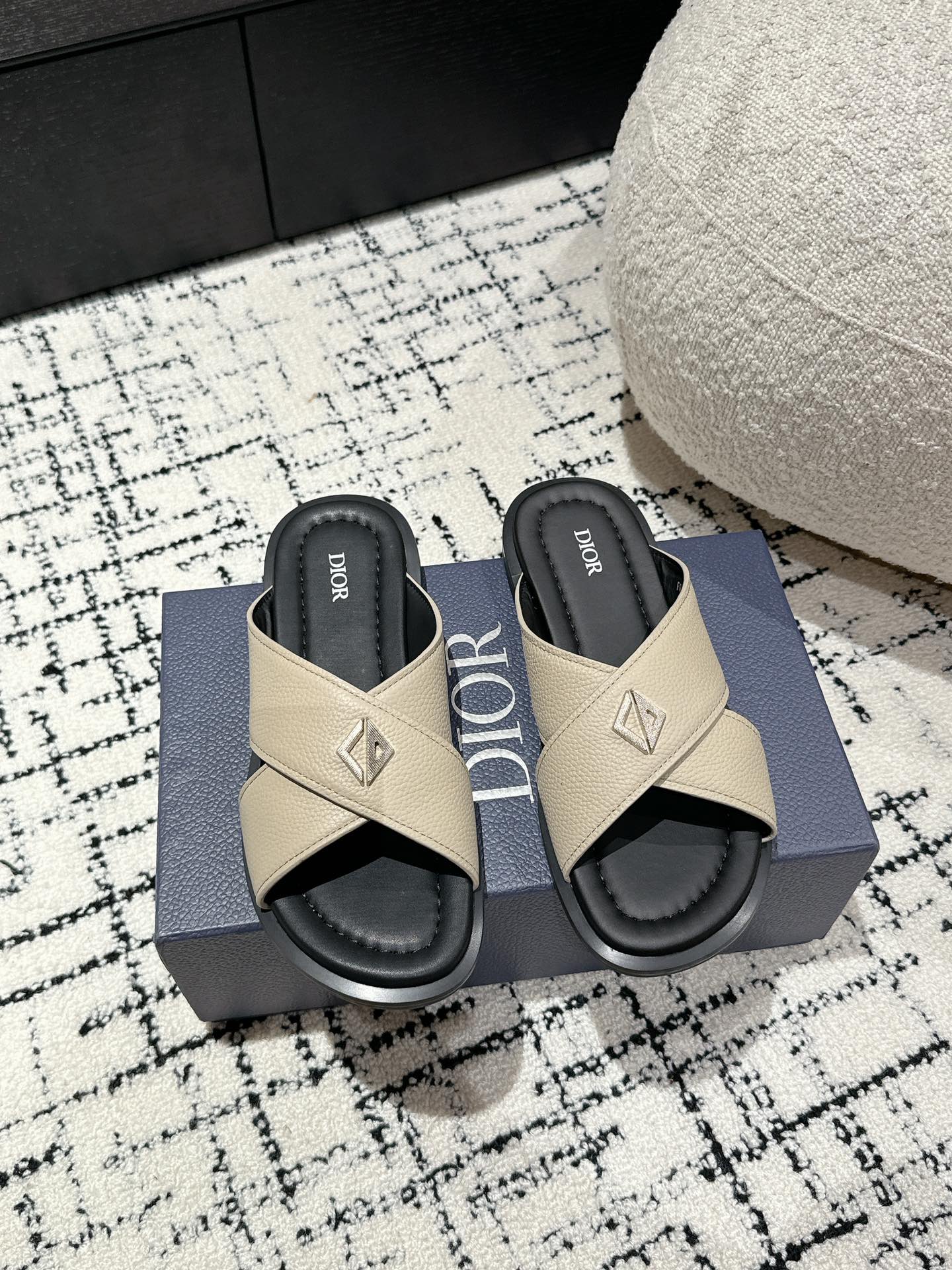 wsxc1775660632516_0 Dior Fashion Slippers - Image 1