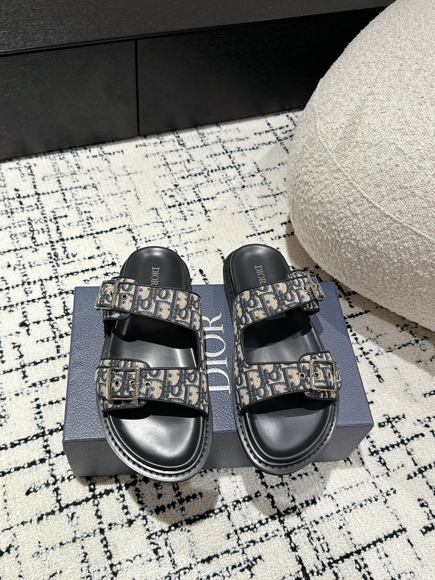 wsxc1775660687566_0 Dior Fashion Slippers - Image 1