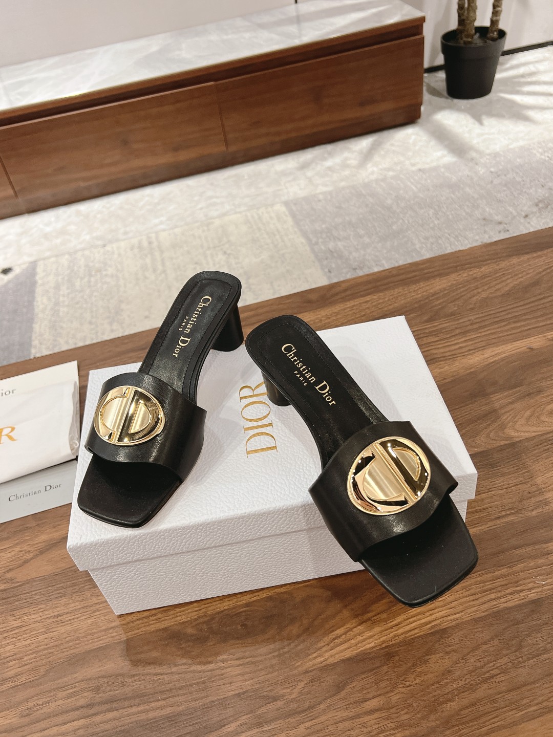 wsxc1775664906527_3 Dior Fashion Slippers - Image 1