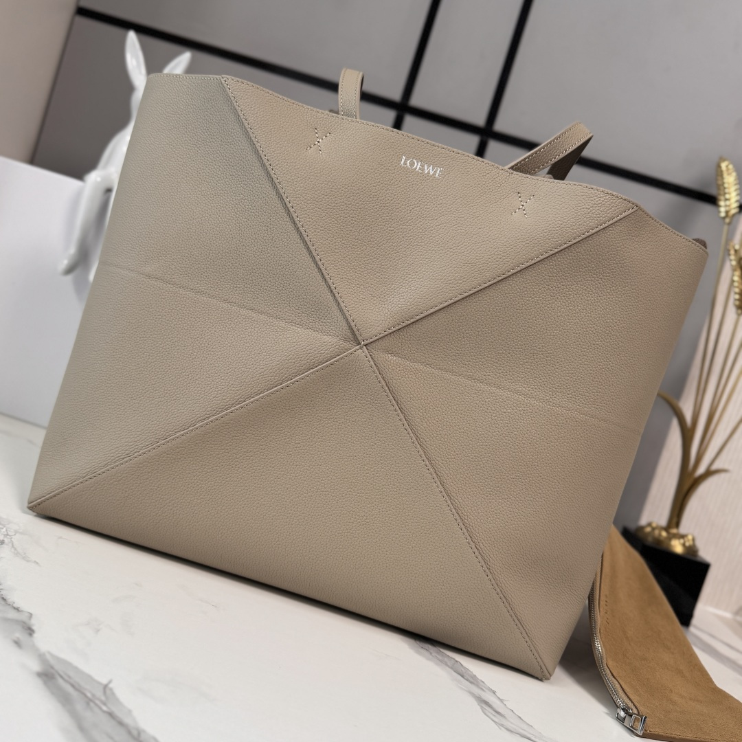 wsxc1775754319636_0 LOEWE Fashion Bag - Image 1