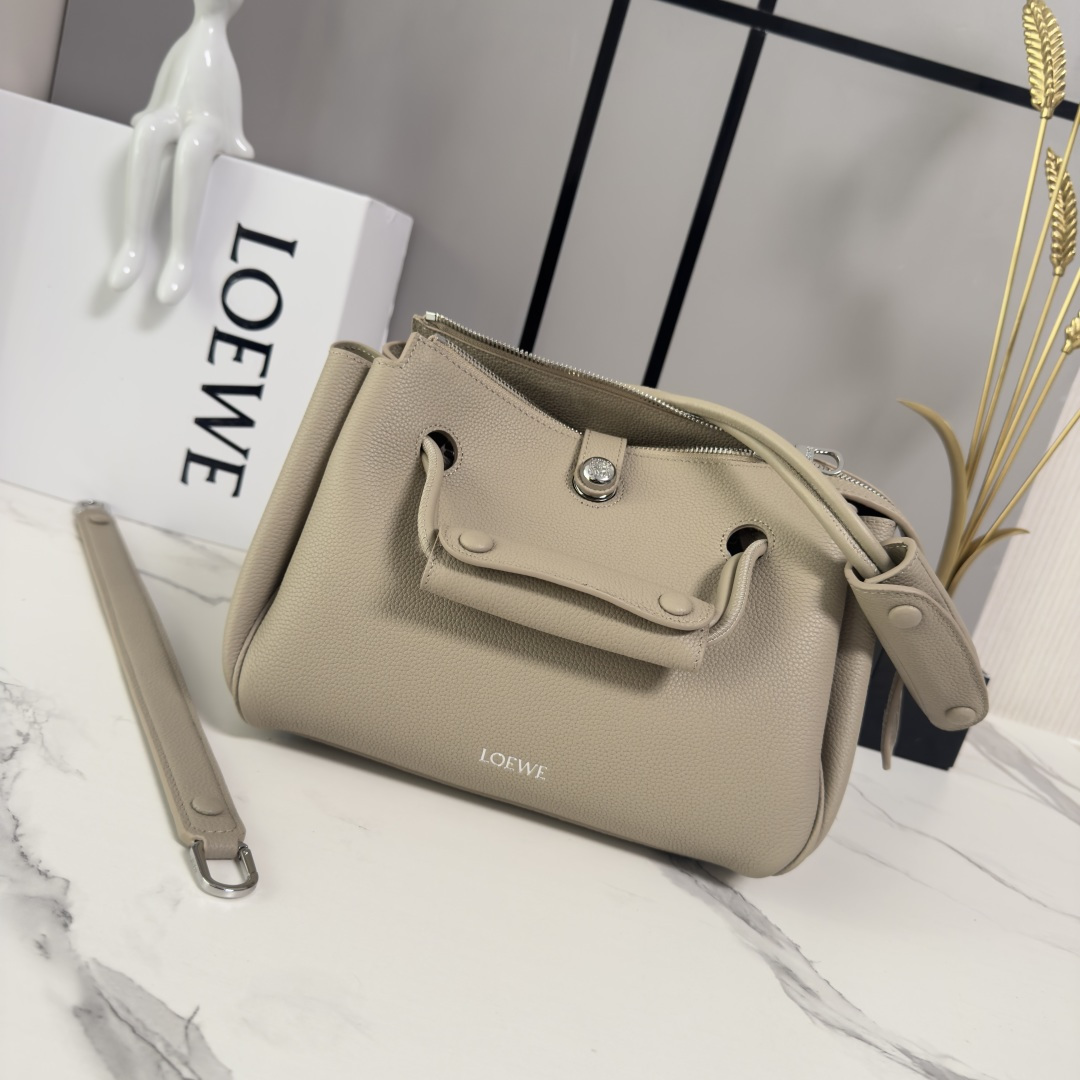 wsxc1775758599230_0 LOEWE Fashion Bag - Image 1