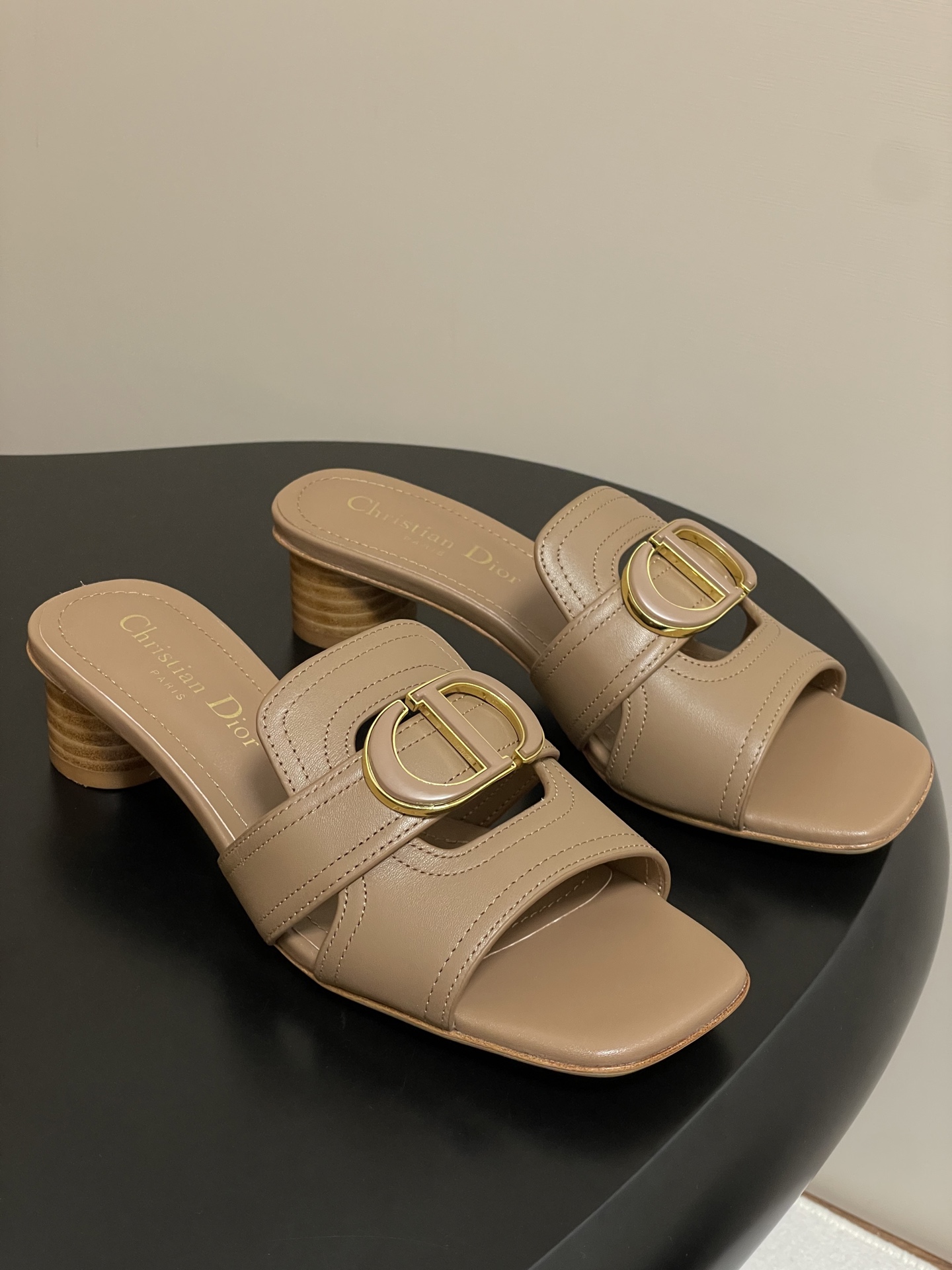 wsxc1775776646467_0 Dior Fashion Slippers - Image 1