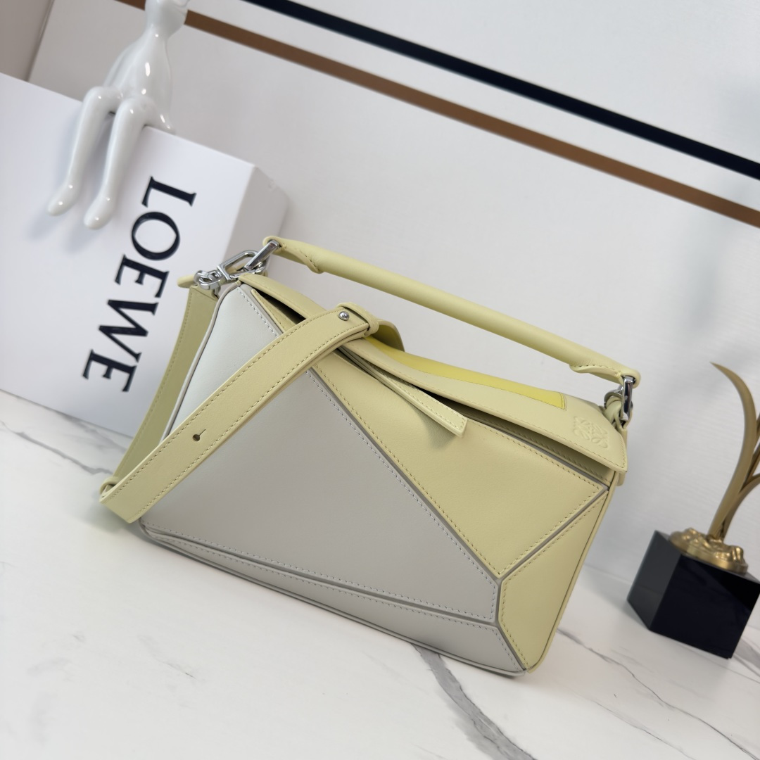 wsxc1775836633587_0 LOEWE Fashion Bag - Image 1