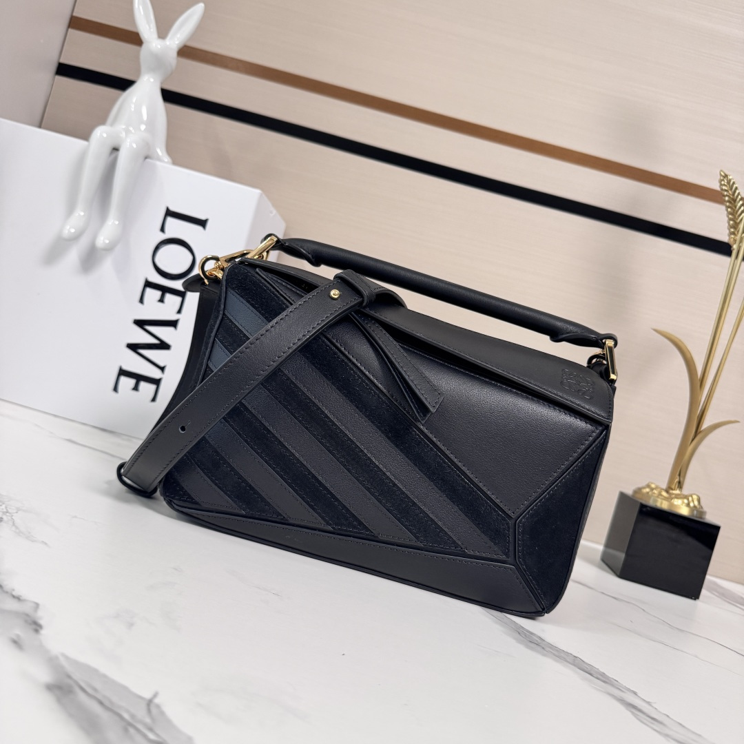 wsxc1775844273037_0 LOEWE Fashion Bag - Image 1