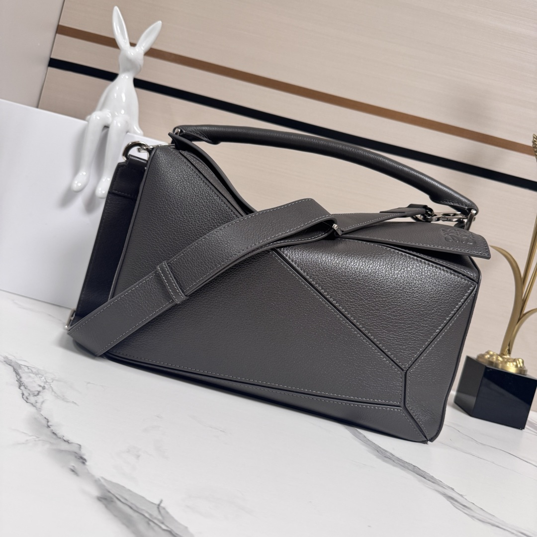 wsxc1775844809749_0 LOEWE Fashion Bag - Image 1