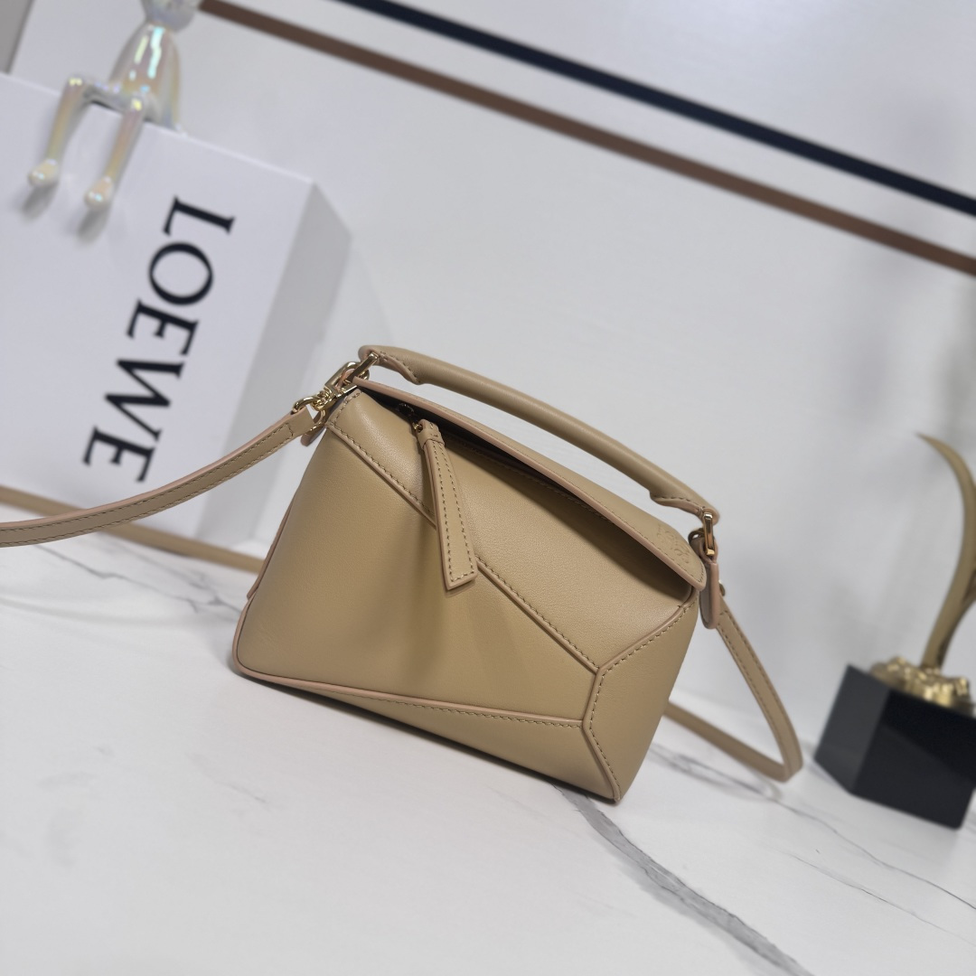 wsxc1775924592278_0 LOEWE Fashion Bag - Image 1