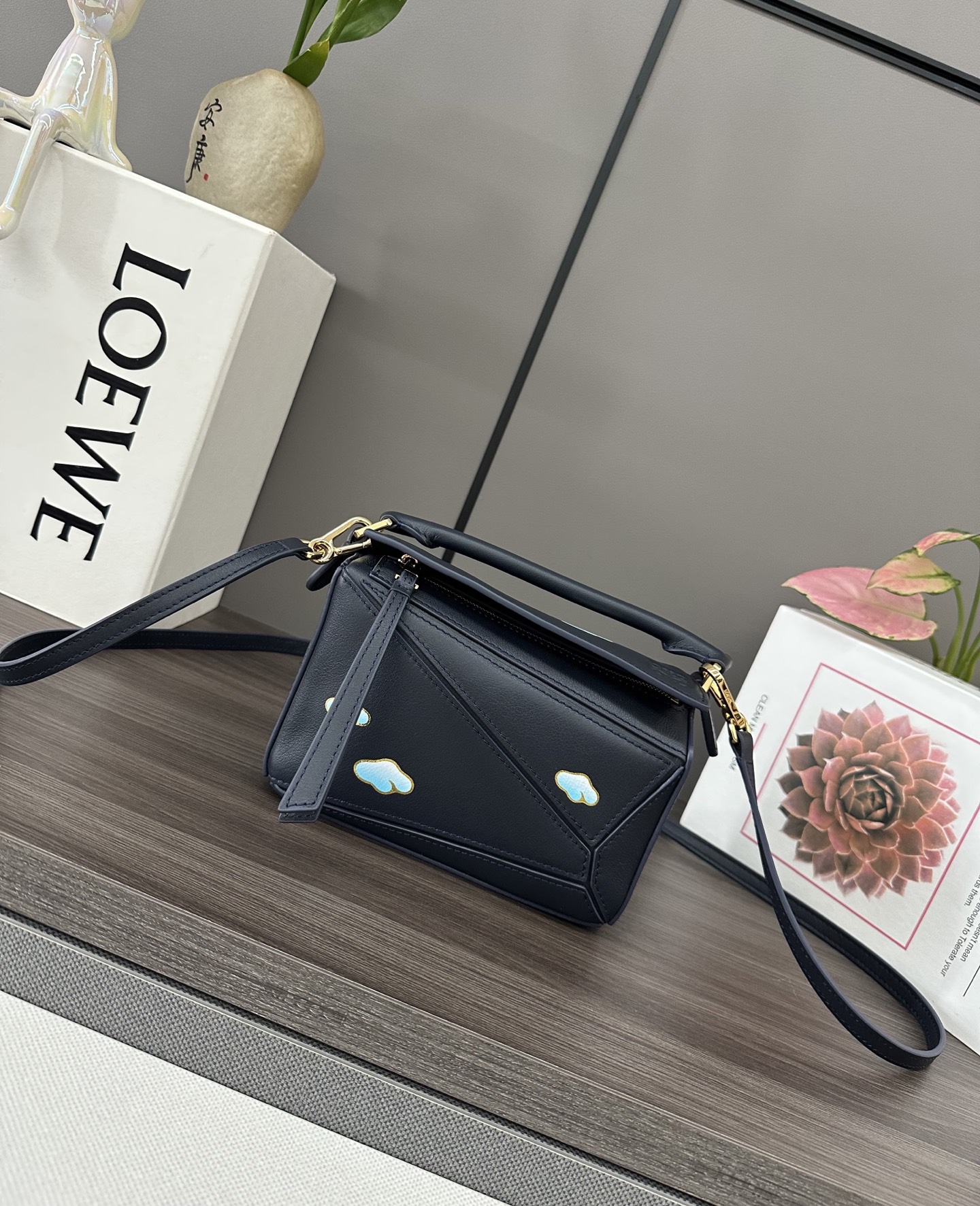 wsxc1775930386664_0 LOEWE Fashion Bag - Image 1