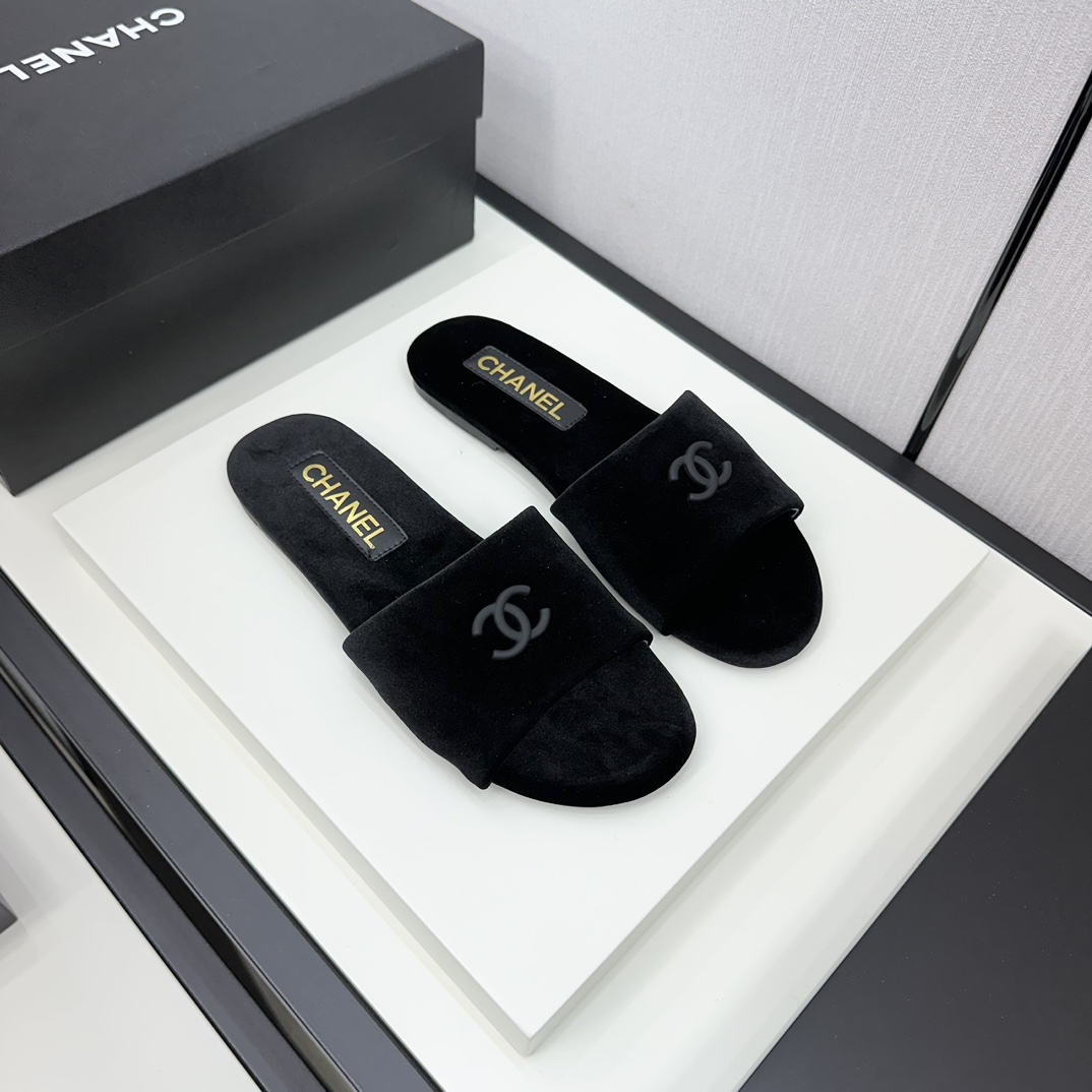 wsxc1775957497718_0 Chanel Fashion Slippers - Image 1