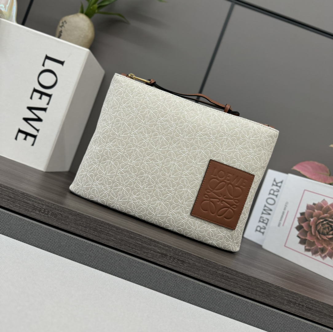 wsxc1776007525891_0 LOEWE Fashion Bag - Image 1